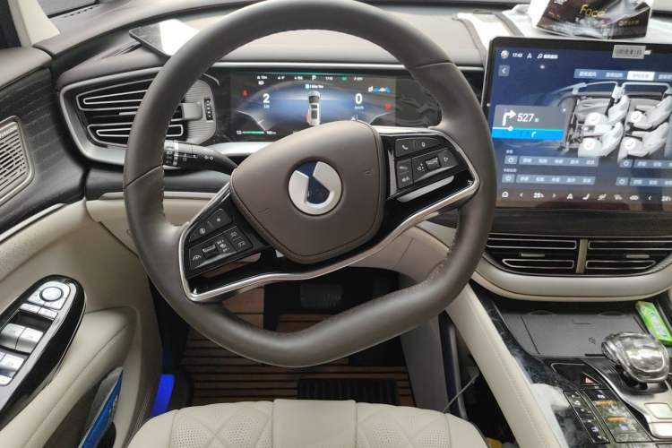 Used Denza D9 2024 DM-i 980 Four-Wheel Drive Prestige Model Steering Wheel