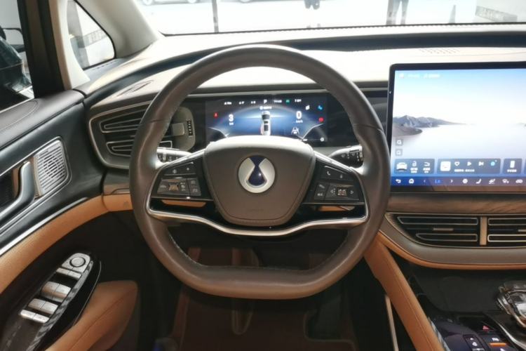 Used Denza D9 2024 DM-i 980 Four-Wheel Drive Prestige Model Steering Wheel