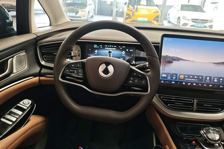 Used Denza D9 2024 DM-i 980 Four-Wheel Drive Prestige Model Steering Wheel