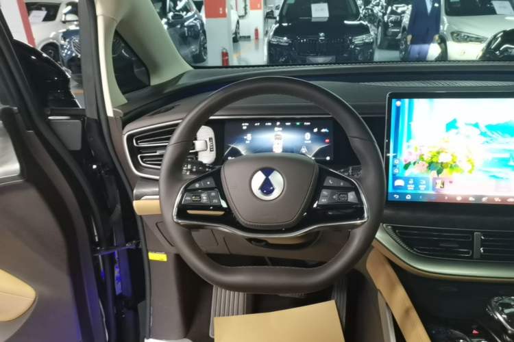 Used Denza D9 2024 DM-i 980 Four-Wheel Drive Prestige Model Steering Wheel