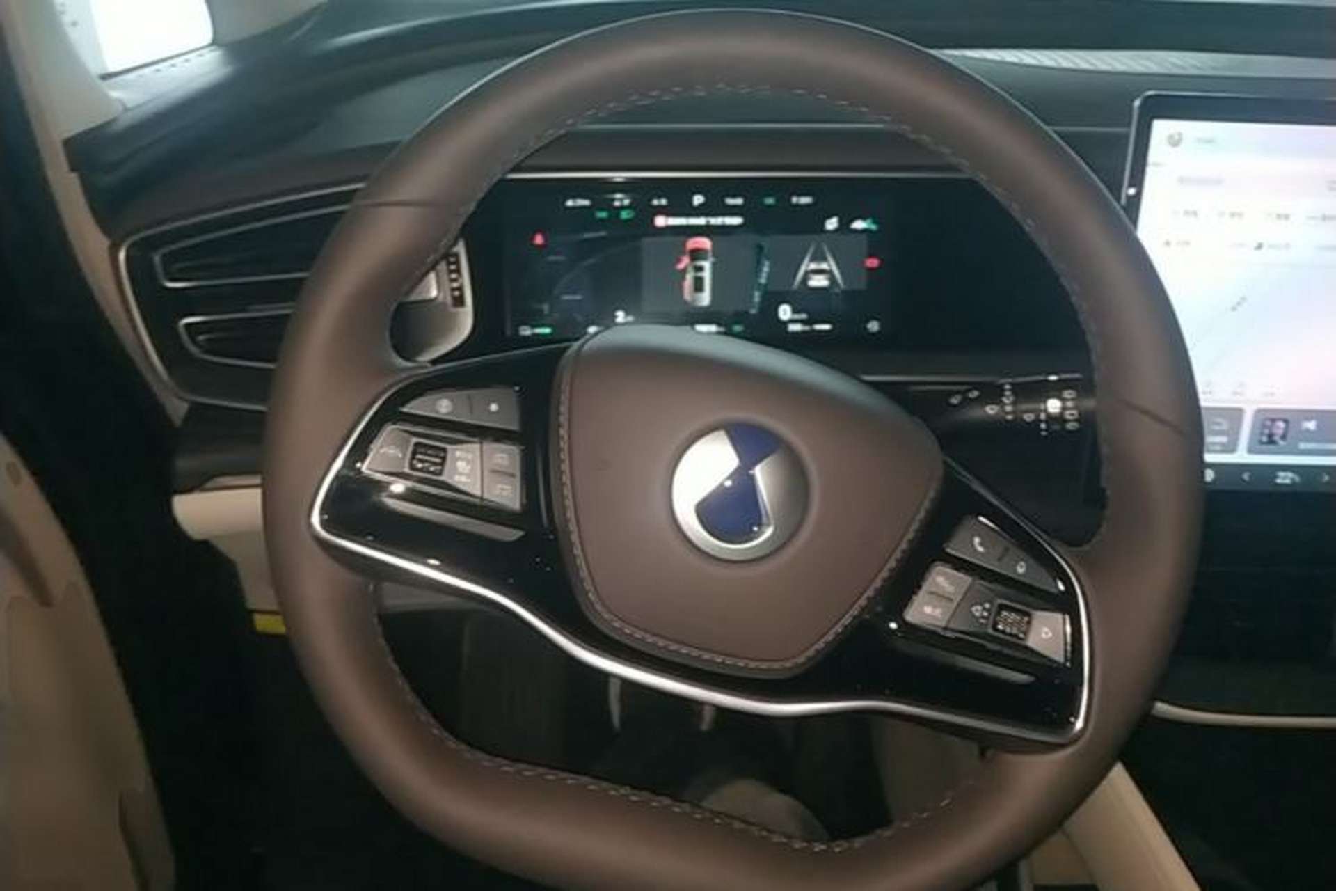 Used Denza D9 2024 DM-i 980 Four-Wheel Drive Prestige Model Steering Wheel
