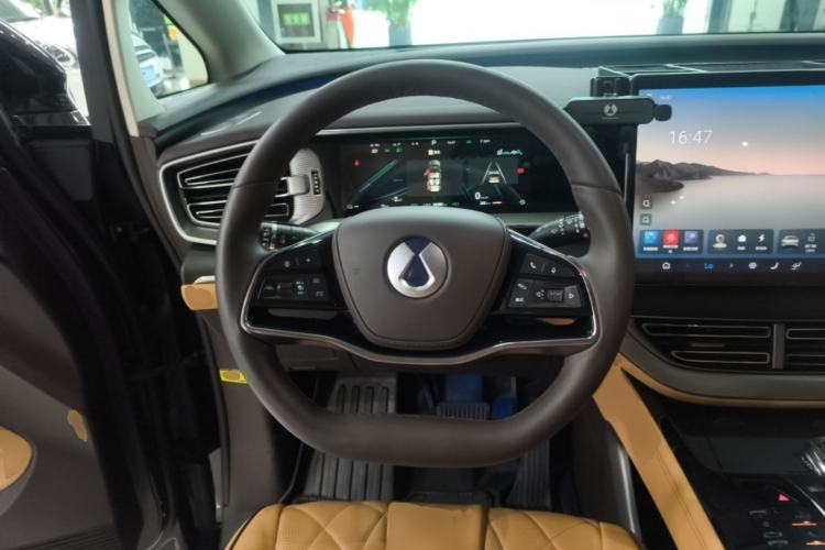 Used Denza D9 2024 DM-i 980 Four-Wheel Drive Prestige Model Steering Wheel
