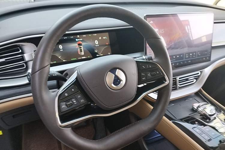 Used Denza D9 2024 DM-i 980 Four-Wheel Drive Flagship Model Steering Wheel