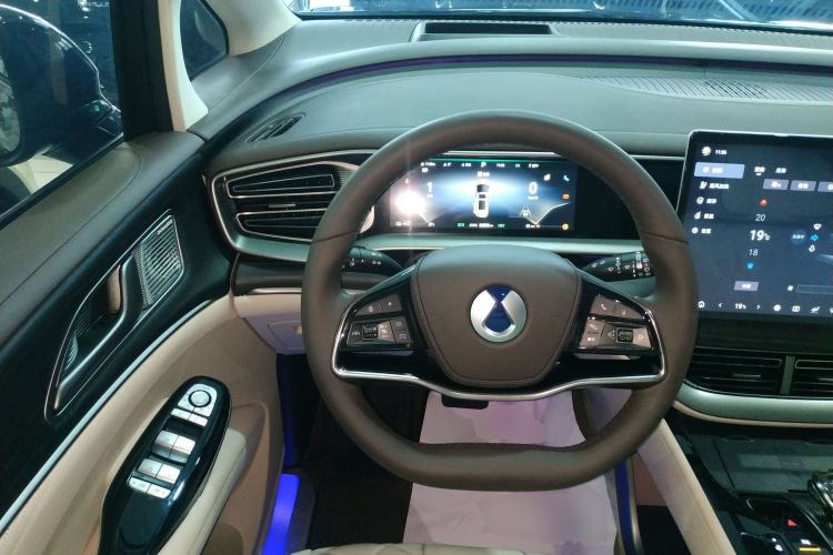Used Denza D9 2024 DM-i 980 Four-Wheel Drive Prestige Model Steering Wheel