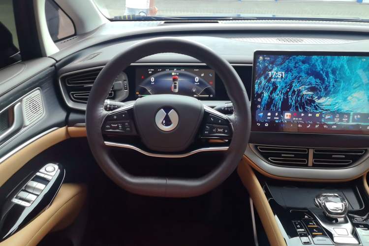 Used Denza D9 2024 DM-i 980 Four-Wheel Drive Prestige Model Steering Wheel