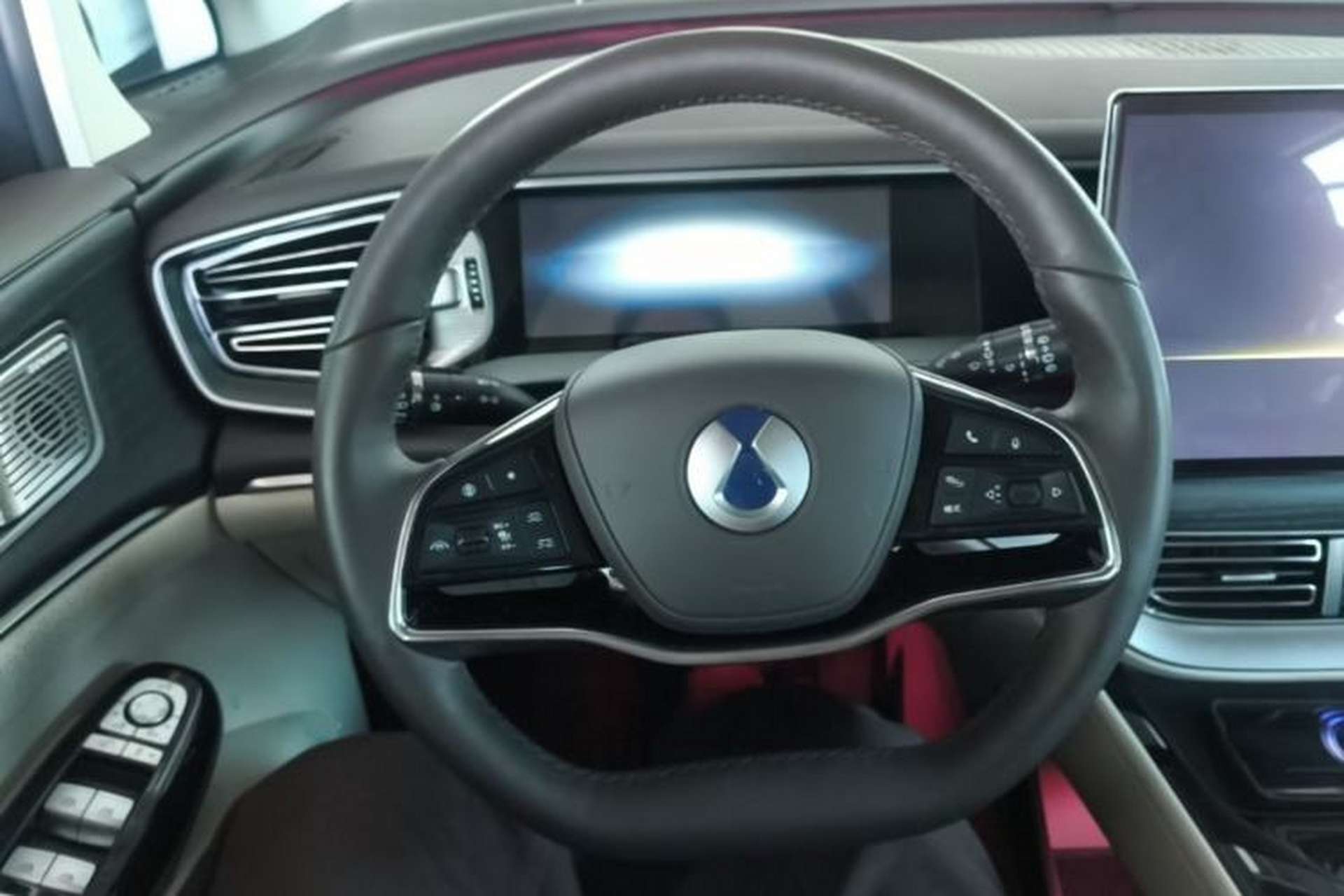 Used Denza D9 2024 DM-i 980 Four-Wheel Drive Prestige Model Steering Wheel