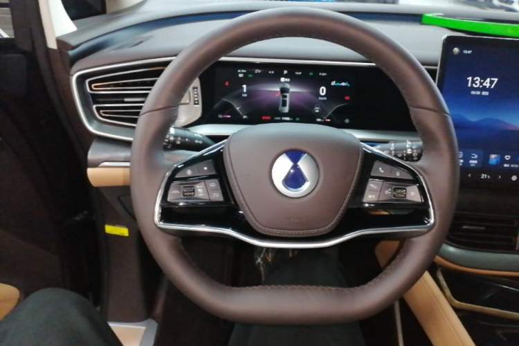 Used Denza D9 2024 DM-i 980 Four-Wheel Drive Prestige Model Steering Wheel