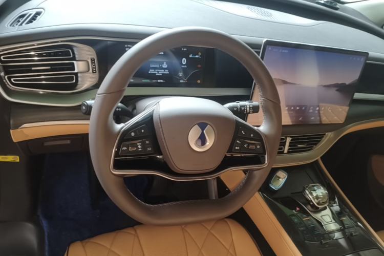 Used Denza D9 2024 DM-i 980 Four-Wheel Drive Flagship Model Steering Wheel
