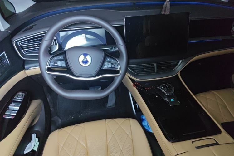 Used Denza D9 2024 DM-i 980 Four-Wheel Drive Prestige Model Steering Wheel