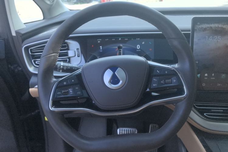 Used Denza D9 2024 DM-i 980 Four-Wheel Drive Flagship Model Steering Wheel
