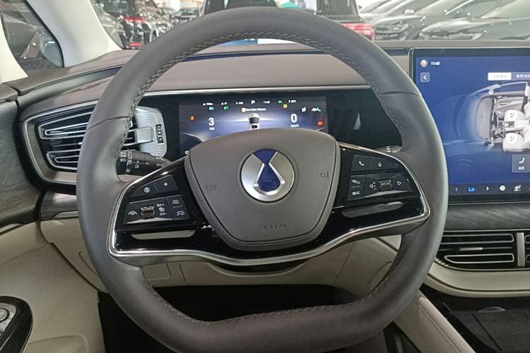 Used Denza D9 2024 DM-i 980 Four-Wheel Drive Prestige Model Steering Wheel