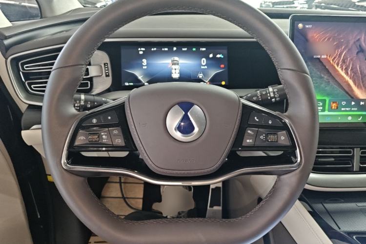 Used Denza D9 2024 DM-i 980 Four-Wheel Drive Flagship Model Steering Wheel