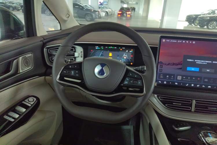 Used Denza D9 2024 DM-i 980 Four-Wheel Drive Flagship Model Steering Wheel