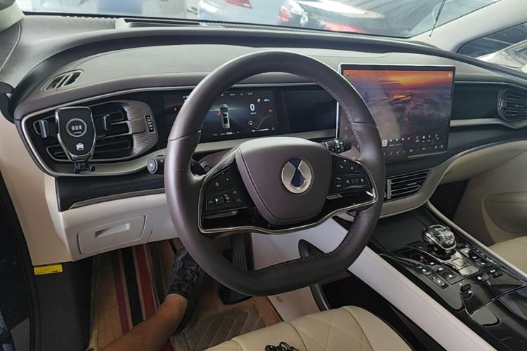 Used Denza D9 2024 DM-i 980 Four-Wheel Drive Flagship Model Steering Wheel