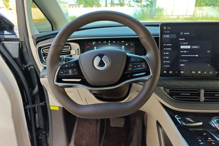Used Denza D9 2024 DM-i 980 Four-Wheel Drive Prestige Model Steering Wheel