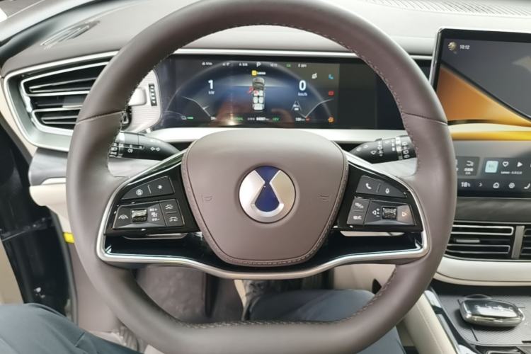 Used Denza D9 2024 DM-i 980 Four-Wheel Drive Prestige Model Steering Wheel
