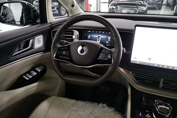 Used Denza D9 2024 DM-i 980 Four-Wheel Drive Flagship Model Steering Wheel