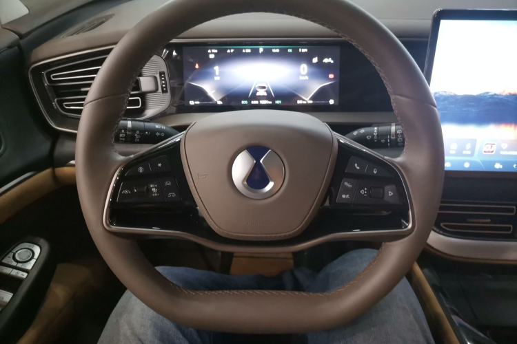Used Denza D9 2024 DM-i 980 Four-Wheel Drive Prestige Model Steering Wheel