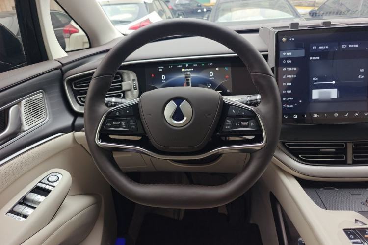 Used Denza D9 2024 DM-i 980 Four-Wheel Drive Prestige Model Steering Wheel