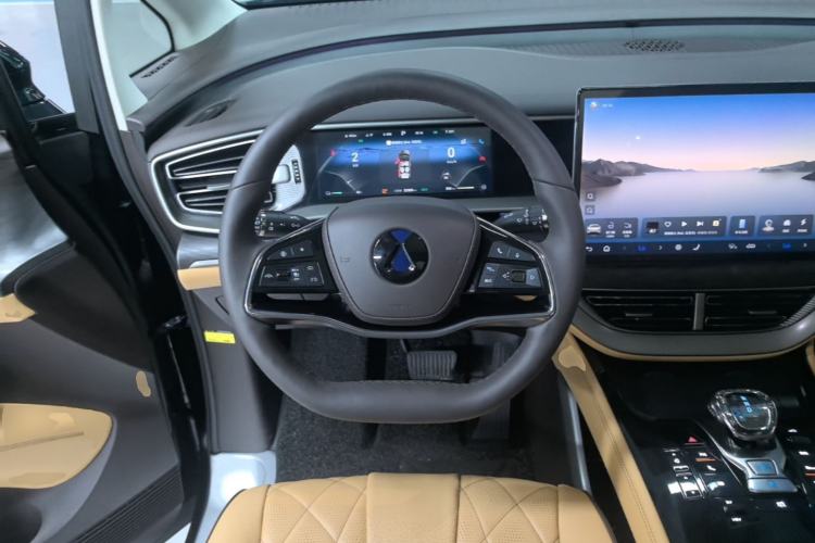 Used Denza D9 2024 DM-i 980 Four-Wheel Drive Prestige Model Steering Wheel
