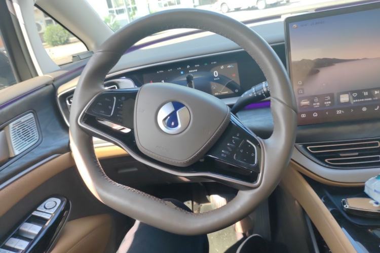 Used Denza D9 2024 DM-i 1050 Luxury Model Steering Wheel