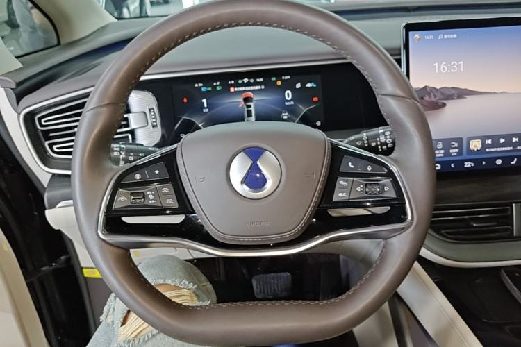 Used Denza D9 2024 DM-i 980 Four-Wheel Drive Prestige Model Steering Wheel