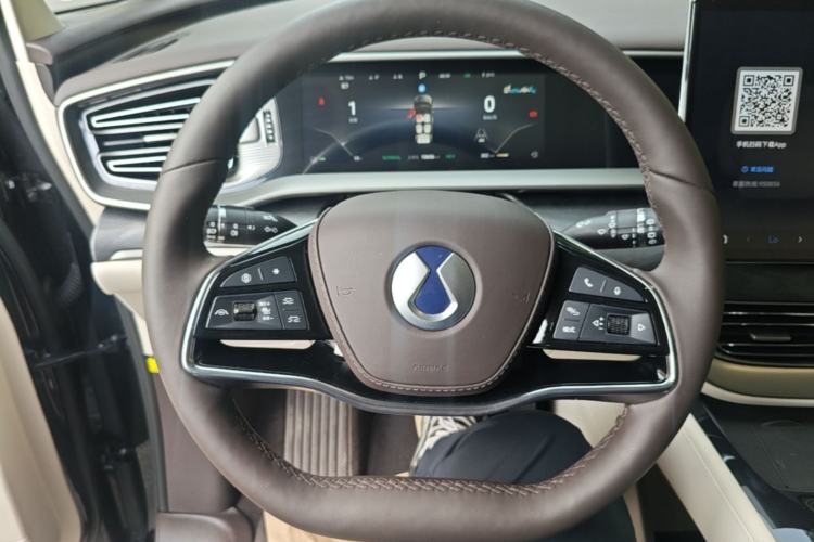 Used Denza D9 2024 DM-i 980 Four-Wheel Drive Prestige Model Steering Wheel