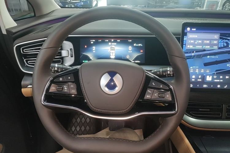 Used Denza D9 2024 EV 600 Four-Wheel Drive Prestige Model Steering Wheel