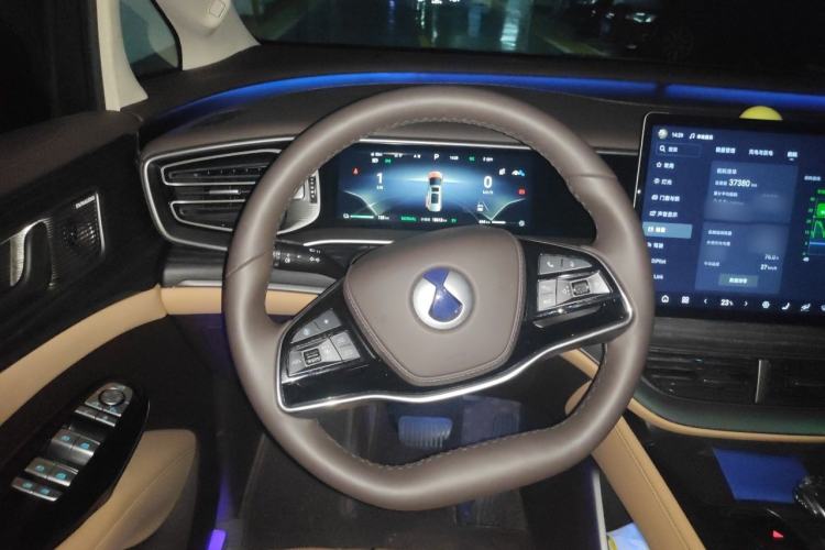 Used Denza D9 2024 DM-i 980 Four-Wheel Drive Flagship Model Steering Wheel