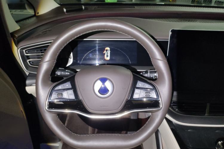 Used Denza D9 2024 DM-i 980 Four-Wheel Drive Prestige Model Steering Wheel