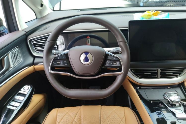 Used Denza D9 2024 DM-i 980 Four-Wheel Drive Flagship Model Steering Wheel