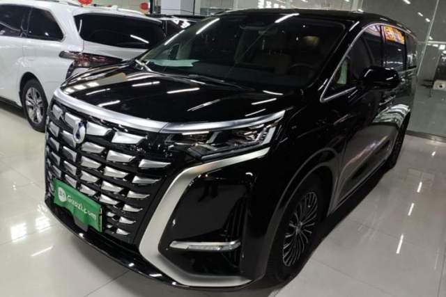 Denza D9 2024 DM-i 1050 Luxury Model с пробегом