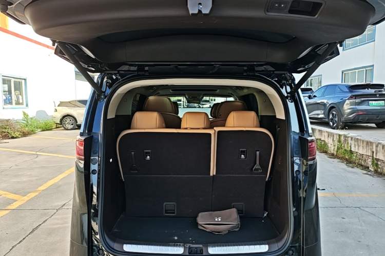 Used Denza D9 2024 DM-i 980 Four-Wheel Drive Prestige Model Trunk