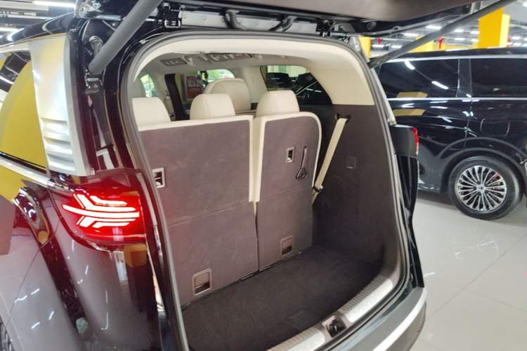 Used Denza D9 2024 DM-i 1050 Luxury Model Trunk