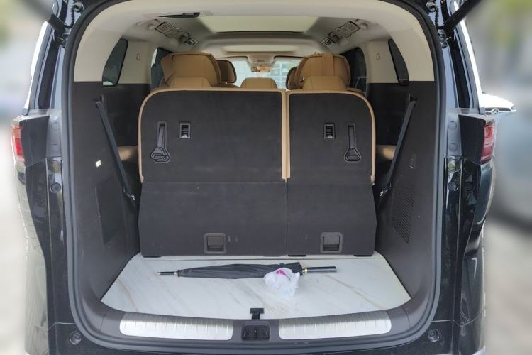 Used Denza D9 2024 DM-i 980 Four-Wheel Drive Prestige Model Trunk