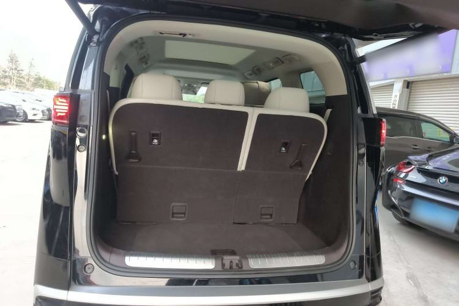 Used Denza D9 2024 DM-i 980 Four-Wheel Drive Flagship Model Trunk