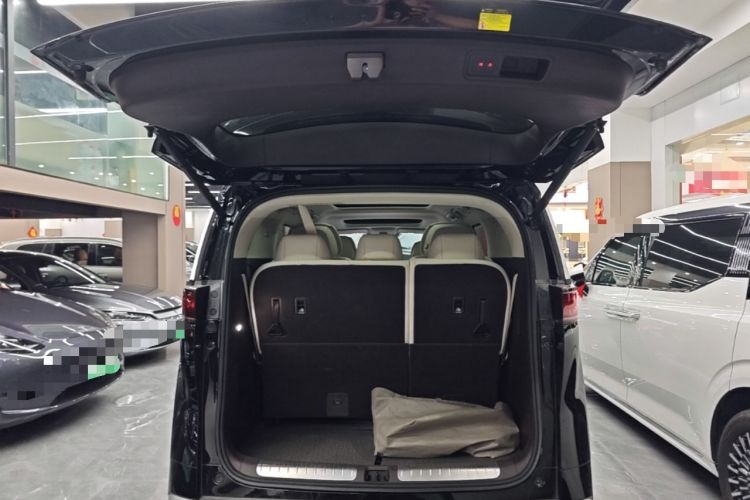Used Denza D9 2024 DM-i 980 Four-Wheel Drive Prestige Model Trunk