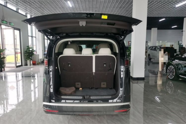 Used Denza D9 2024 DM-i 980 Four-Wheel Drive Flagship Model Trunk