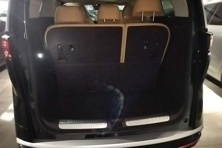 Used Denza D9 2024 DM-i 1050 Luxury Model Trunk