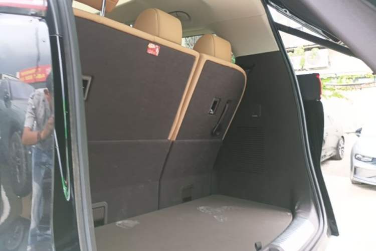 Used Denza D9 2024 DM-i 1050 Luxury Model Trunk