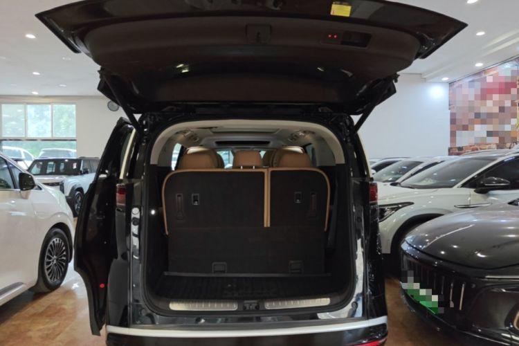 Used Denza D9 2024 EV 620 Premium Model Trunk