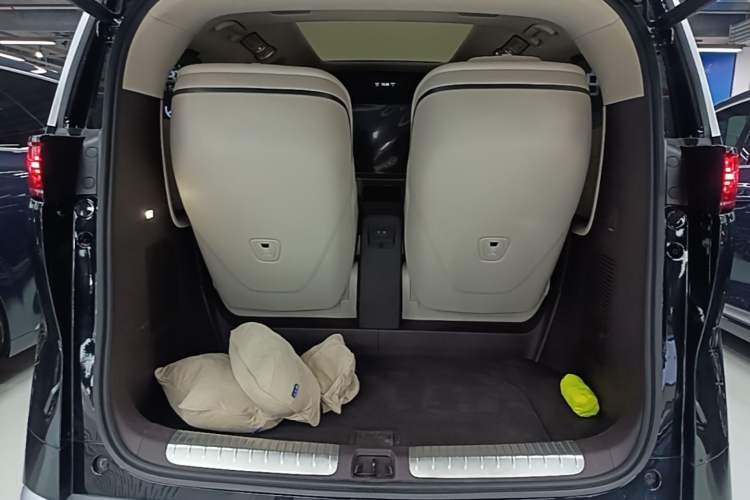 Used Denza D9 2024 PIONEER Four-Seat Pioneer Edition Trunk