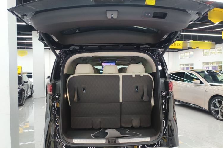 Used Denza D9 2024 DM-i 980 Four-Wheel Drive Prestige Model Trunk