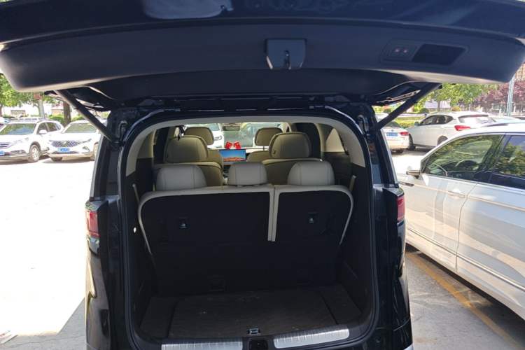 Used Denza D9 2024 DM-i 980 Four-Wheel Drive Prestige Model Trunk