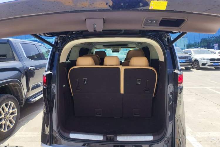 Used Denza D9 2024 DM-i 980 Four-Wheel Drive Flagship Model Trunk