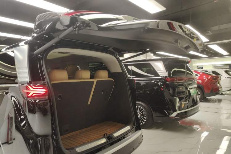 Used Denza D9 2024 DM-i 1050 Luxury Model Trunk