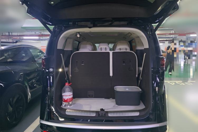 Used Denza D9 2024 DM-i 1050 Luxury Model Trunk