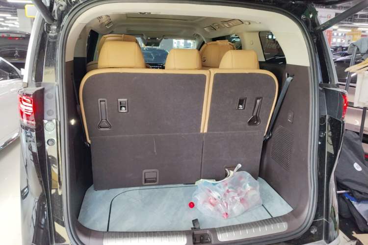 Used Denza D9 2024 DM-i 1050 Luxury Model Trunk