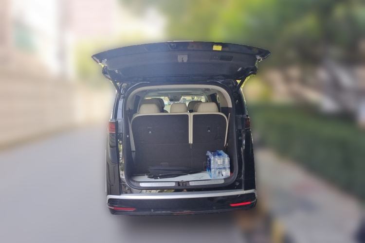 Used Denza D9 2024 DM-i 980 Four-Wheel Drive Flagship Model Trunk