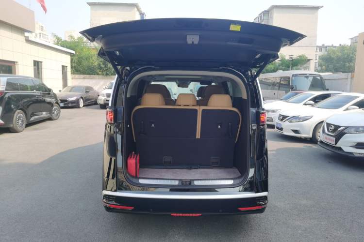 Used Denza D9 2024 DM-i 1050 Luxury Model Trunk